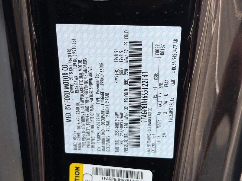 Ford Mustang Vehicle Full-screen Gallery Image 18