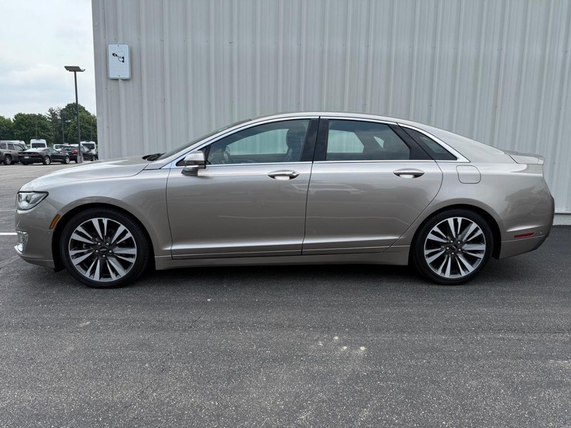 Lincoln MKZ Vehicle Full-screen Gallery Image 2