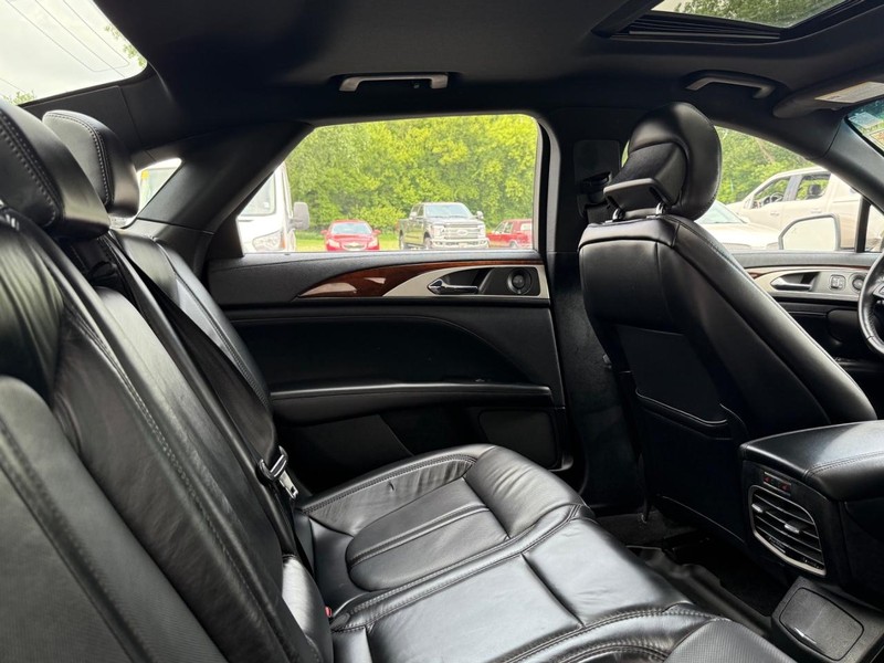 Lincoln MKZ Vehicle Full-screen Gallery Image 8