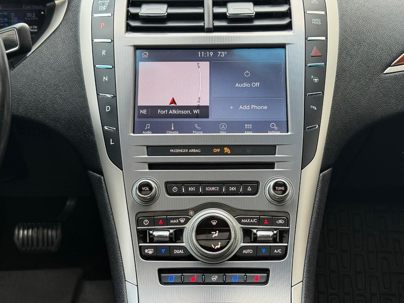 Lincoln MKZ Vehicle Full-screen Gallery Image 10