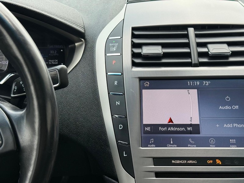 Lincoln MKZ Vehicle Full-screen Gallery Image 11