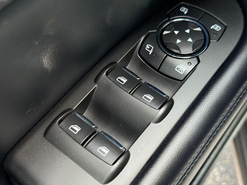 Lincoln MKZ Vehicle Full-screen Gallery Image 21