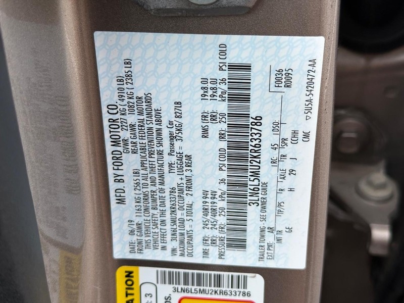 Lincoln MKZ Vehicle Full-screen Gallery Image 23