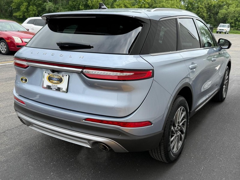 Lincoln Corsair Vehicle Full-screen Gallery Image 6