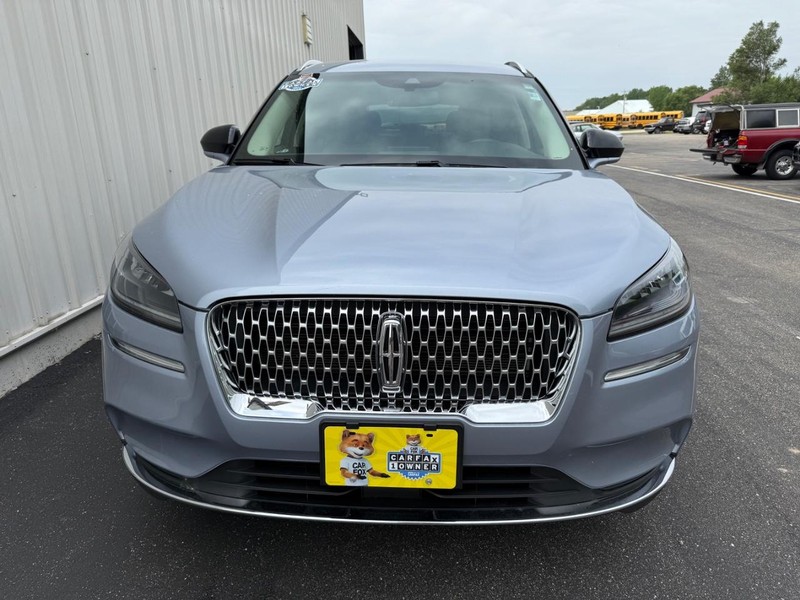 Lincoln Corsair Vehicle Full-screen Gallery Image 8