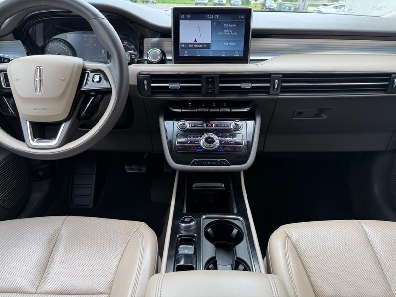 Lincoln Corsair Vehicle Full-screen Gallery Image 10