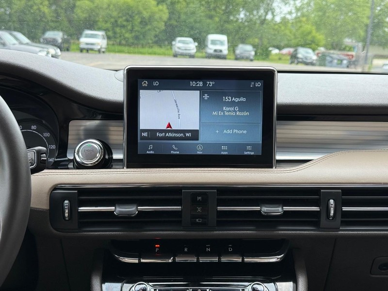 Lincoln Corsair Vehicle Full-screen Gallery Image 11