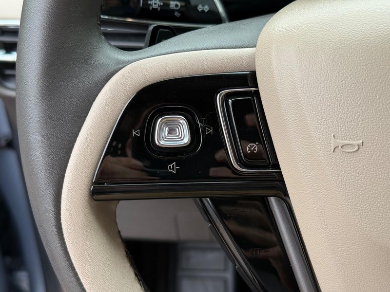 Lincoln Corsair Vehicle Full-screen Gallery Image 16