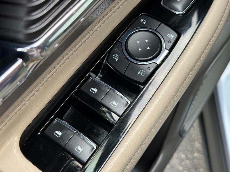 Lincoln Corsair Vehicle Full-screen Gallery Image 22