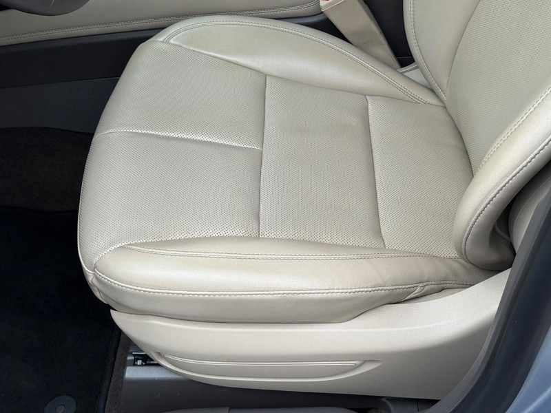 Lincoln Corsair Vehicle Full-screen Gallery Image 24