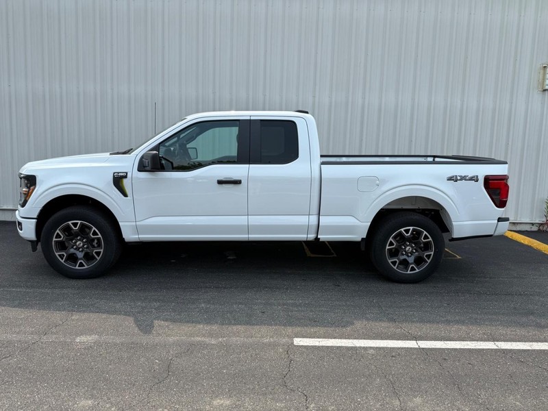 Ford F-150 Vehicle Full-screen Gallery Image 2