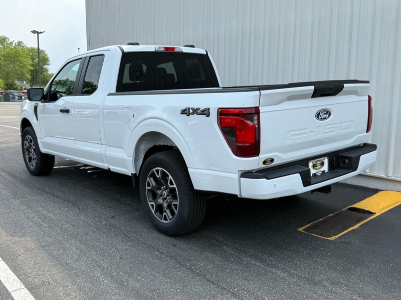 Ford F-150 Vehicle Full-screen Gallery Image 3