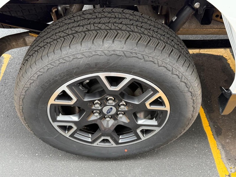 Ford F-150 Vehicle Full-screen Gallery Image 4