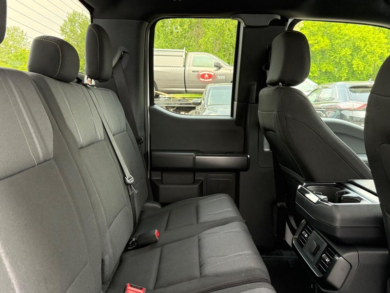 Ford F-150 Vehicle Full-screen Gallery Image 5