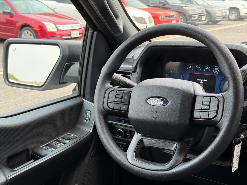 Ford F-150 Vehicle Full-screen Gallery Image 8
