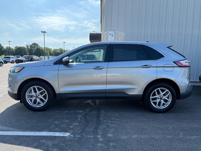 Ford Edge Vehicle Full-screen Gallery Image 02