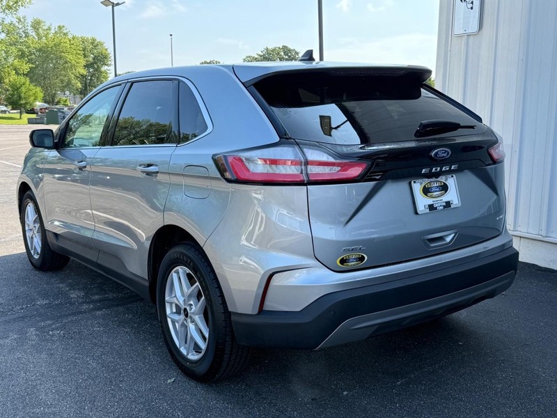 Ford Edge Vehicle Full-screen Gallery Image 03