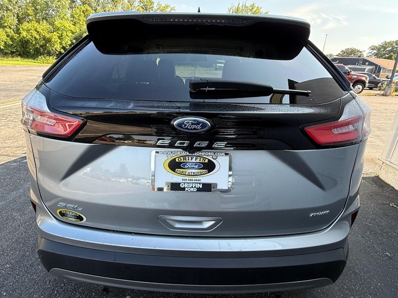 Ford Edge Vehicle Full-screen Gallery Image 04