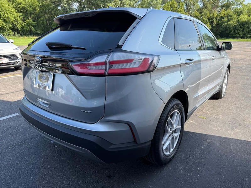 Ford Edge Vehicle Full-screen Gallery Image 06