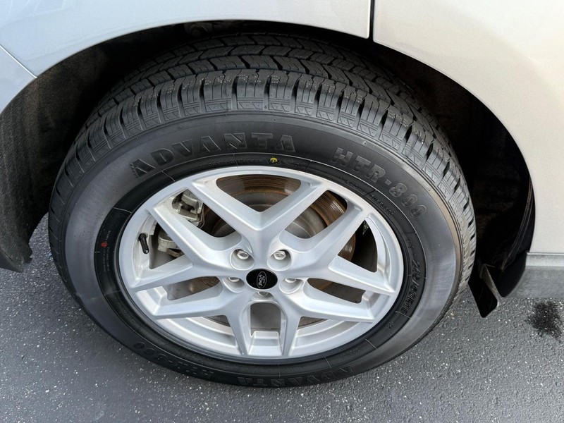 Ford Edge Vehicle Full-screen Gallery Image 07