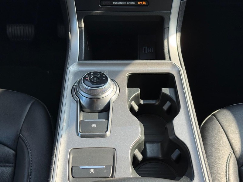 Ford Edge Vehicle Full-screen Gallery Image 12