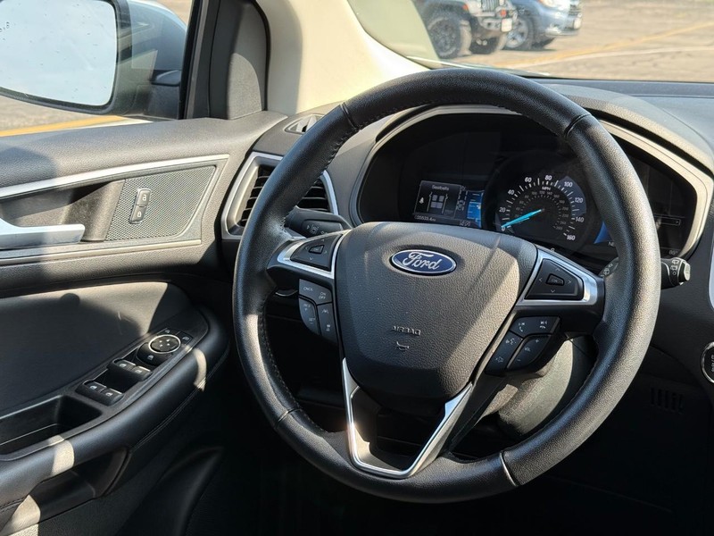 Ford Edge Vehicle Full-screen Gallery Image 13