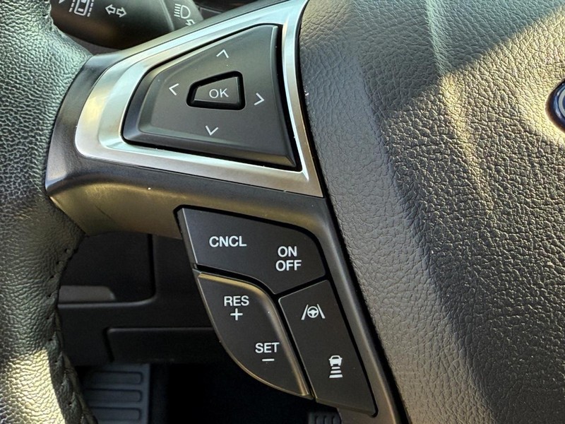 Ford Edge Vehicle Full-screen Gallery Image 15