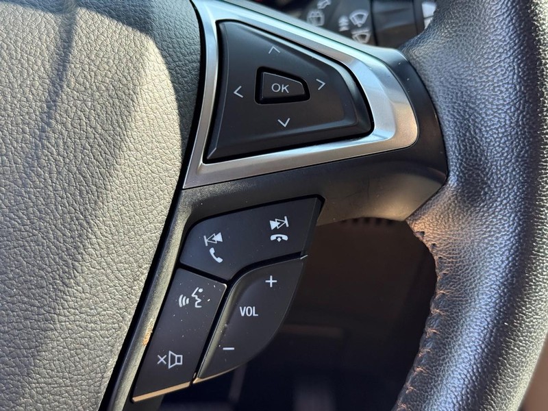 Ford Edge Vehicle Full-screen Gallery Image 16