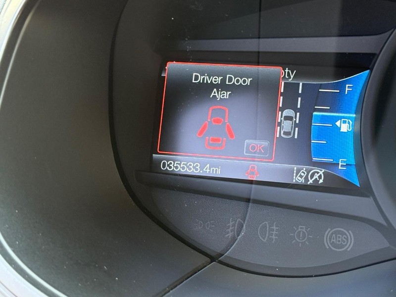 Ford Edge Vehicle Full-screen Gallery Image 17