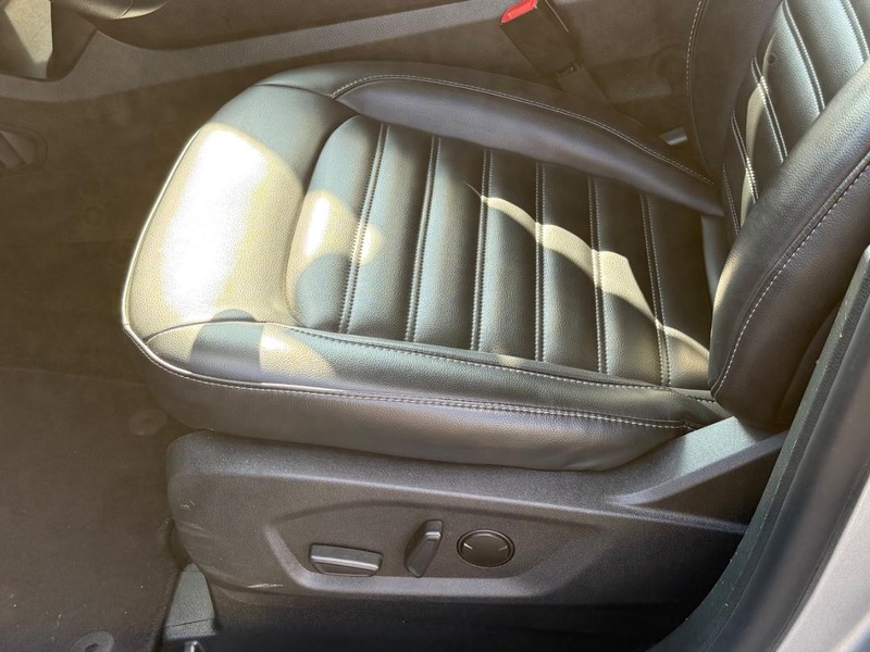 Ford Edge Vehicle Full-screen Gallery Image 21