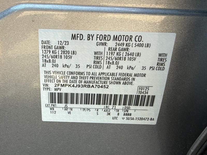 Ford Edge Vehicle Full-screen Gallery Image 22