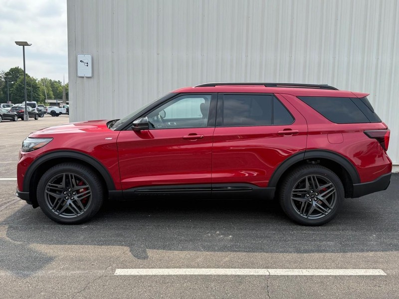 Ford Explorer Vehicle Full-screen Gallery Image 2
