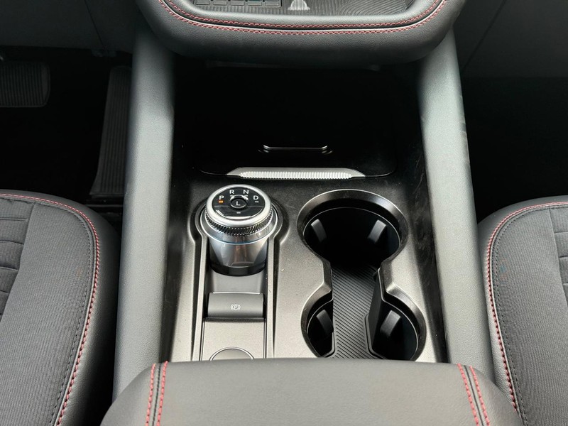 Ford Explorer Vehicle Full-screen Gallery Image 9