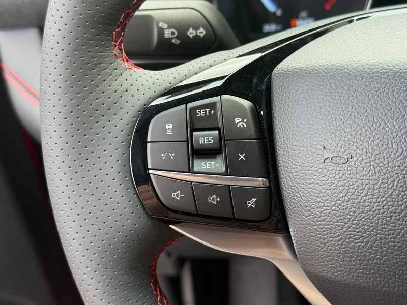 Ford Explorer Vehicle Full-screen Gallery Image 13