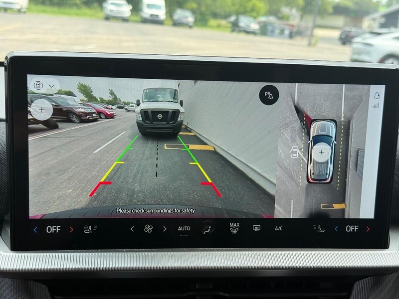 Ford Explorer Vehicle Full-screen Gallery Image 15