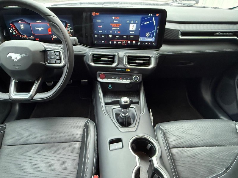 Ford Mustang Vehicle Full-screen Gallery Image 10