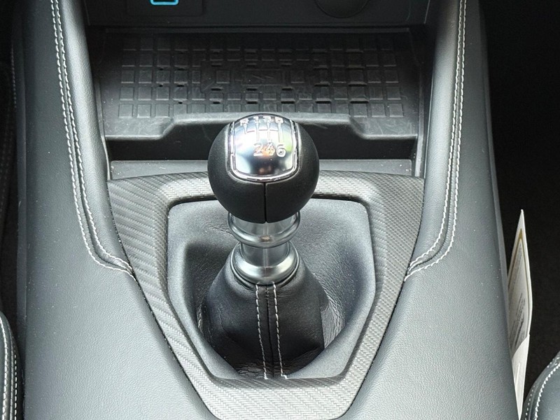 Ford Mustang Vehicle Full-screen Gallery Image 12