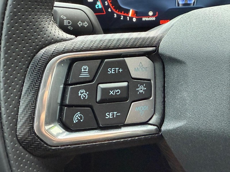 Ford Mustang Vehicle Full-screen Gallery Image 16