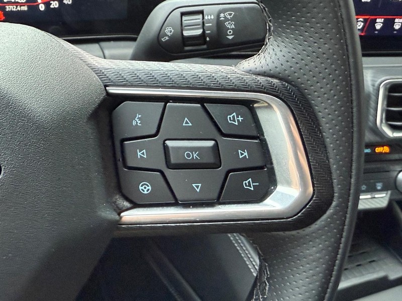 Ford Mustang Vehicle Full-screen Gallery Image 17