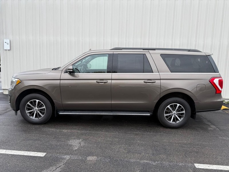 Ford Expedition Max Vehicle Full-screen Gallery Image 2