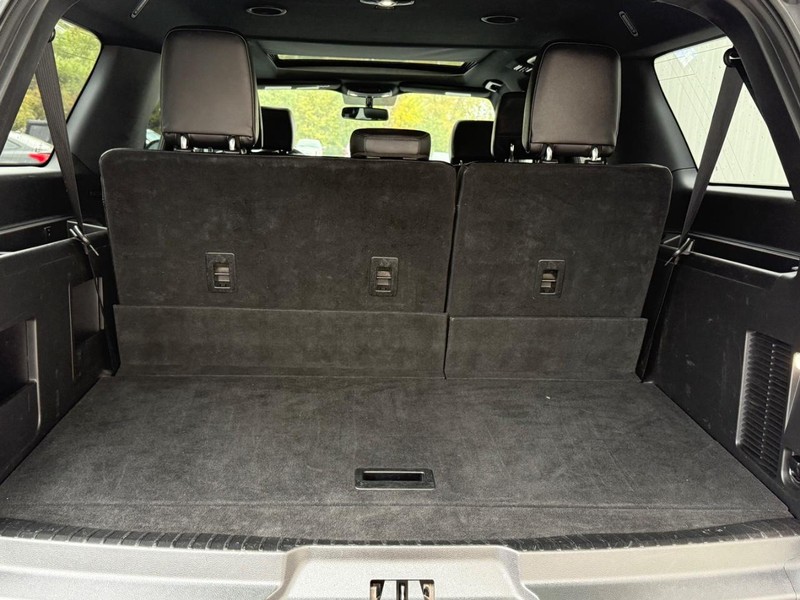 Ford Expedition Max Vehicle Full-screen Gallery Image 5
