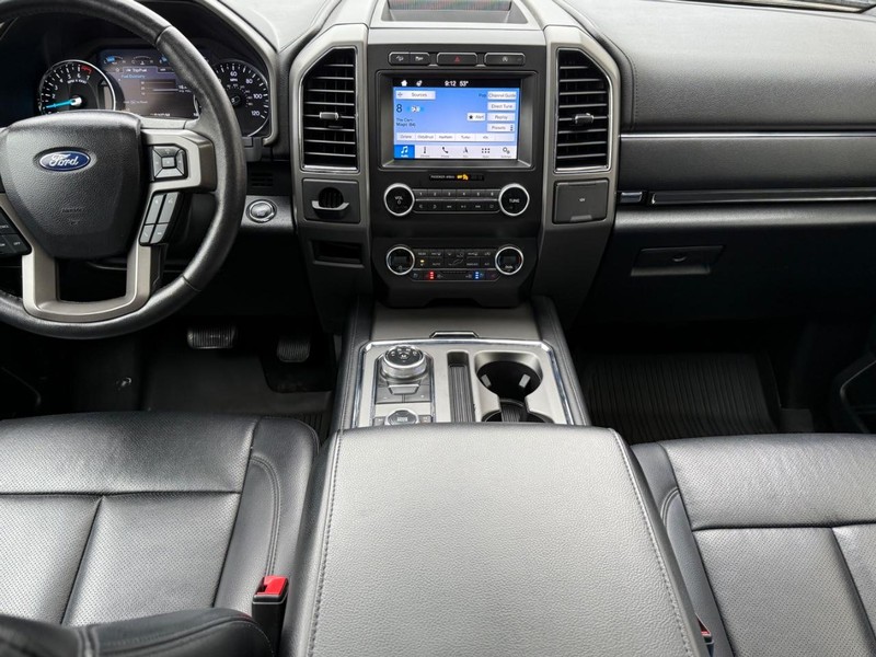 Ford Expedition Max Vehicle Full-screen Gallery Image 11