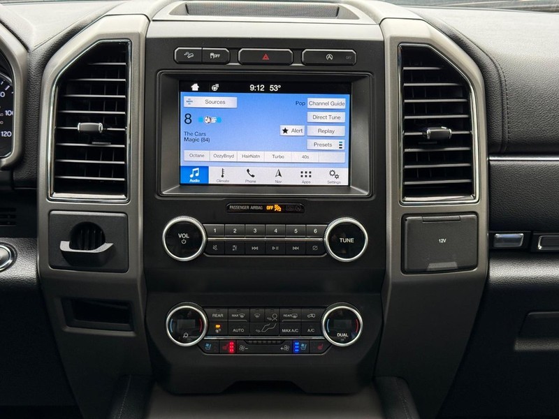 Ford Expedition Max Vehicle Full-screen Gallery Image 12