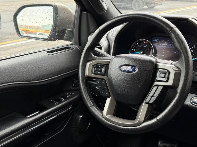 Ford Expedition Max Vehicle Full-screen Gallery Image 13