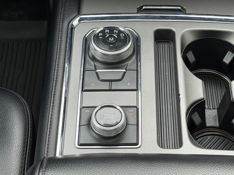 Ford Expedition Max Vehicle Full-screen Gallery Image 15