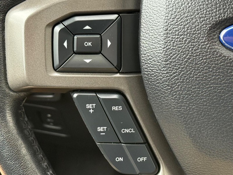 Ford Expedition Max Vehicle Full-screen Gallery Image 16