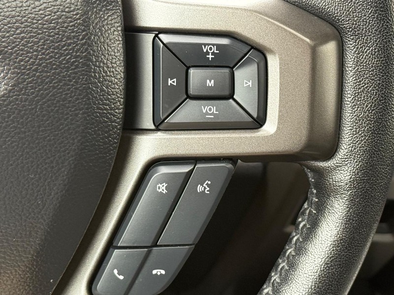 Ford Expedition Max Vehicle Full-screen Gallery Image 17