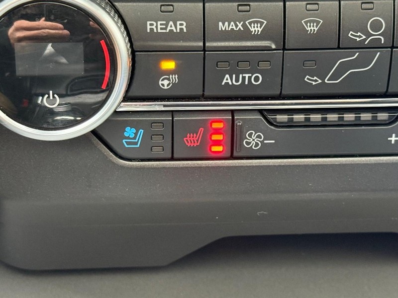 Ford Expedition Max Vehicle Full-screen Gallery Image 20