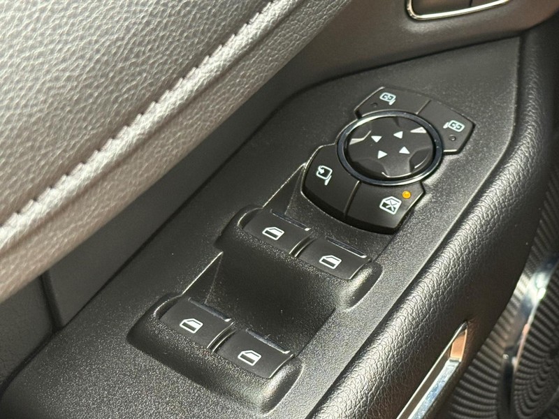 Ford Expedition Max Vehicle Full-screen Gallery Image 22