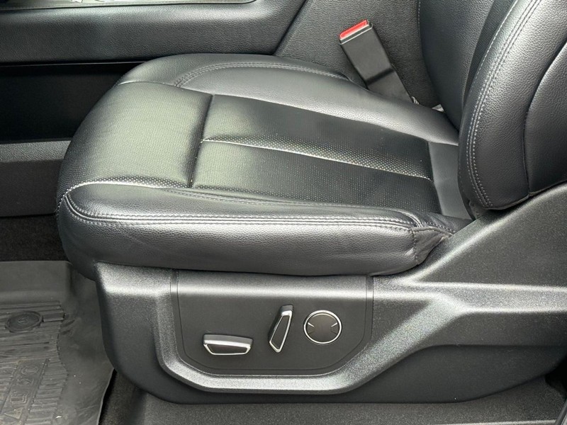 Ford Expedition Max Vehicle Full-screen Gallery Image 23